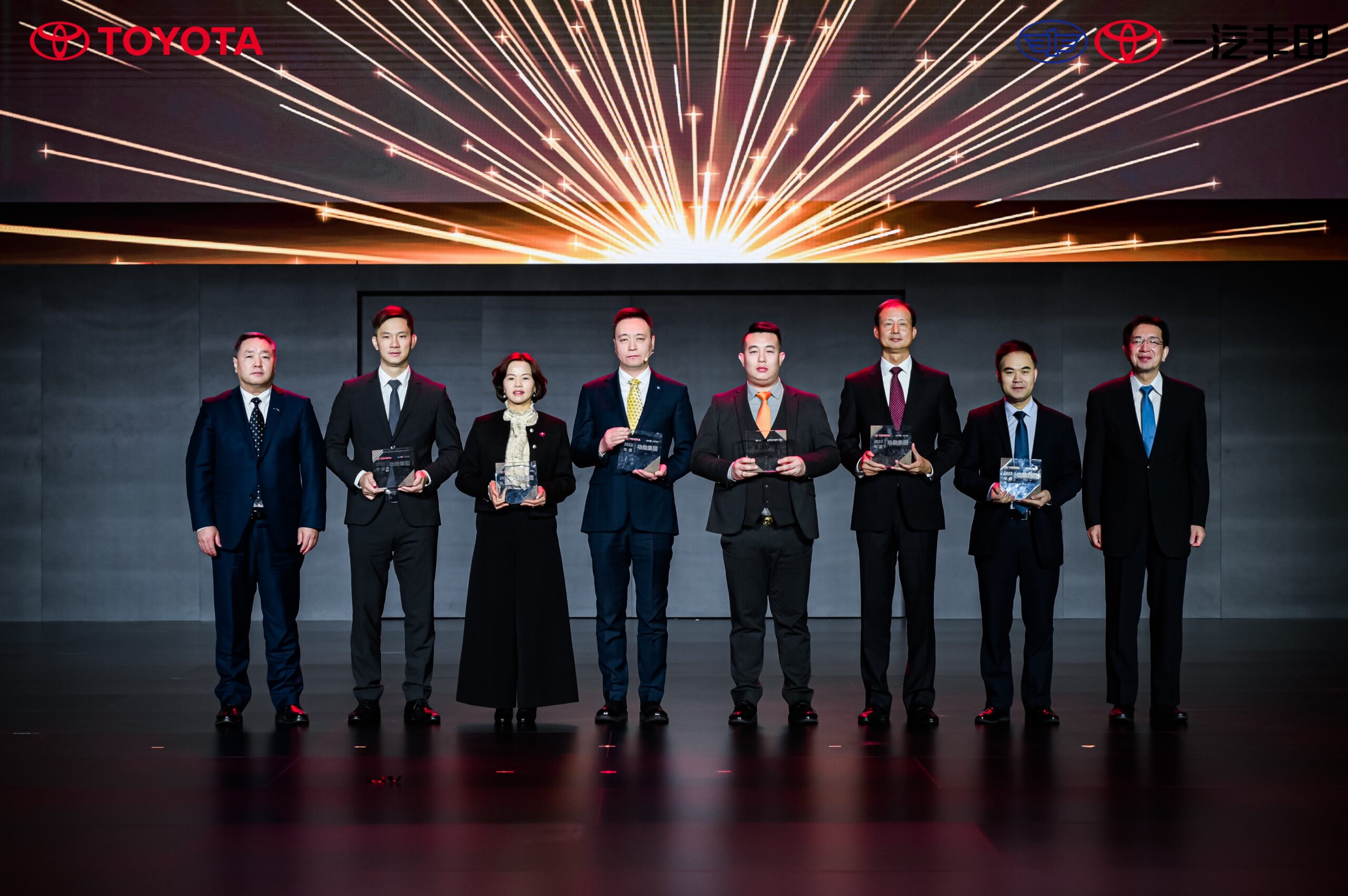 Toyota reconoció el rendimiento y la experiencia del cliente de Abdul Latif Jameel Motors China con el prestigioso premio “Outstanding Dealer Group” 2023.