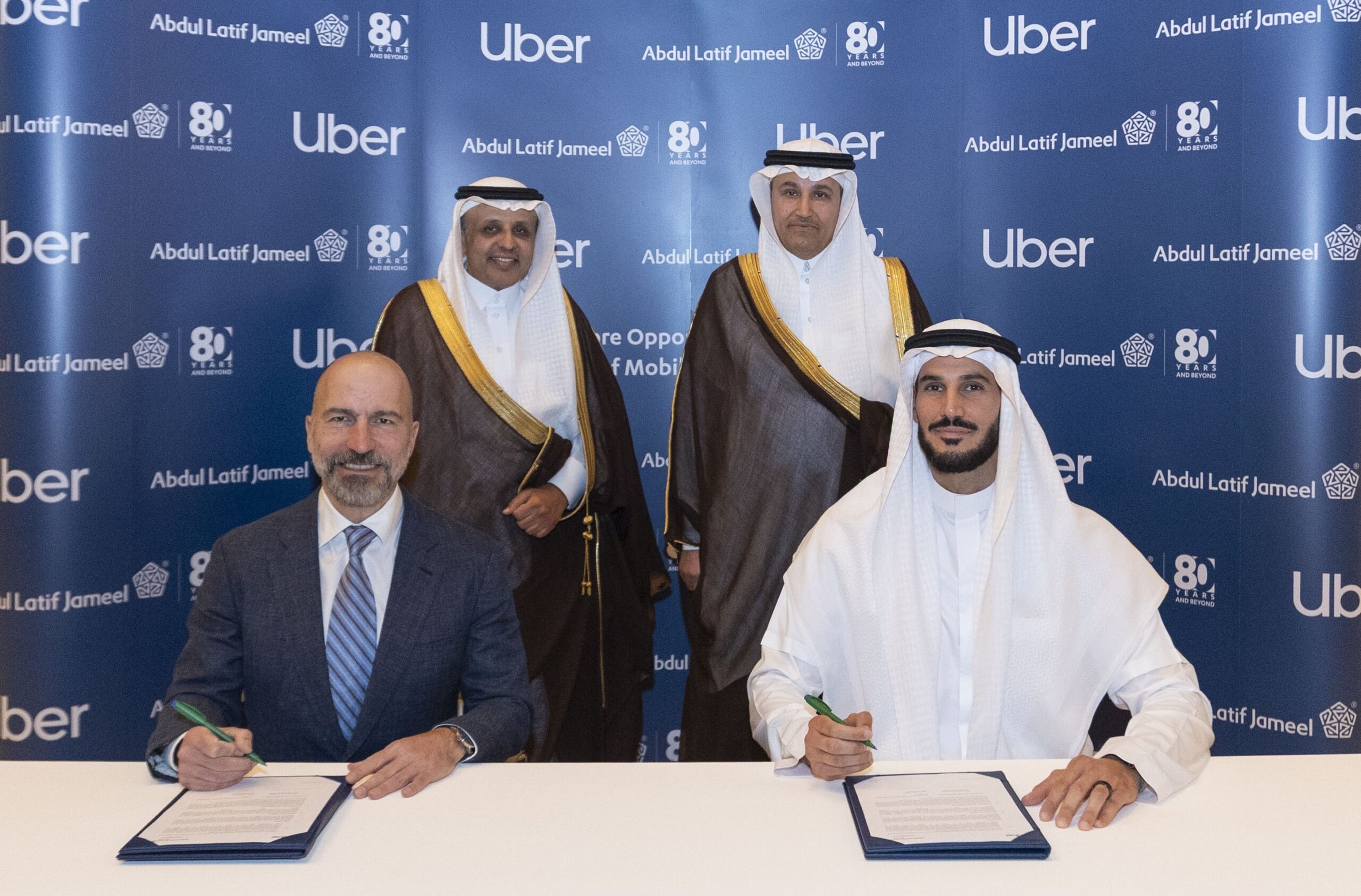 Abdul Latif Jameel y Uber firman un memorando de entendimiento para explorar oportunidades de avanzar en el futuro de la movilidad en Arabia Saudí