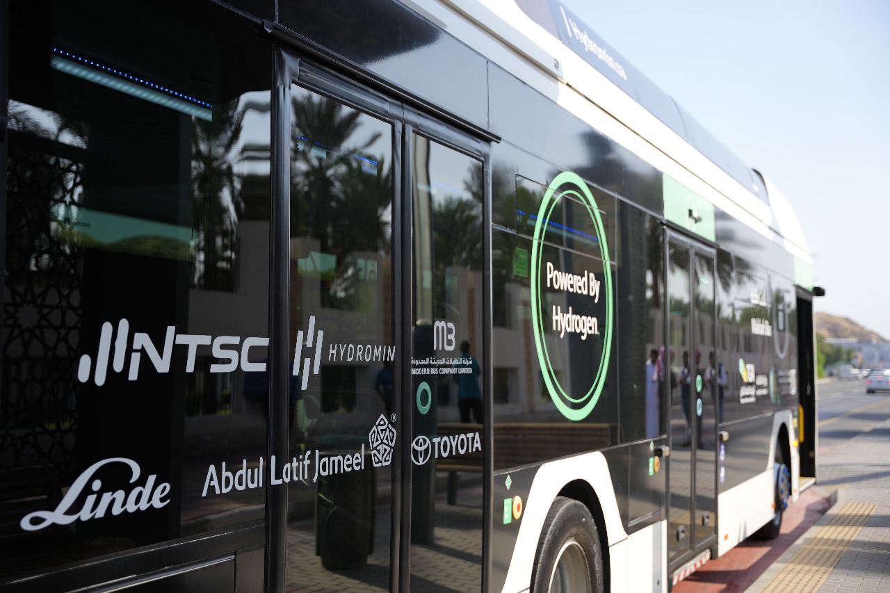 Caetano hydrogen fuel cell bus trial Makkah